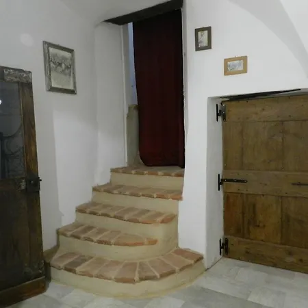 Lombardi Apartment Busca